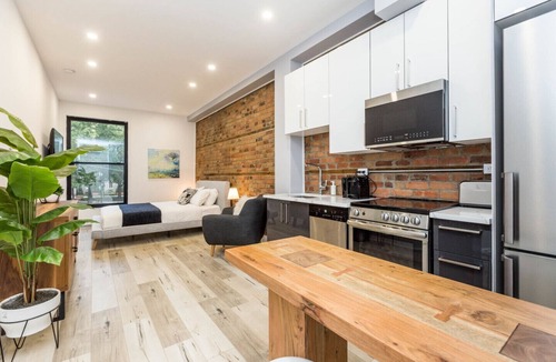 Mile End Condo | Lofts du Parc Lahaie - Mile End - Stylish modern studio Apt 202