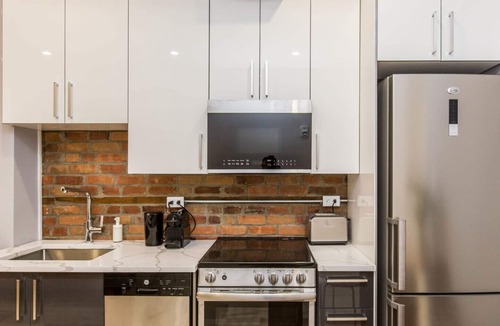 Mile End Condo | Lofts du Parc Lahaie - Mile End - Stylish modern studio Apt 202
