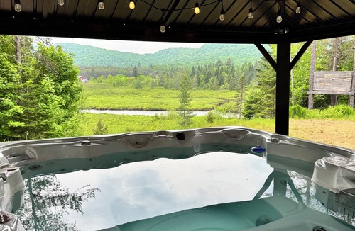 Mauricie Ski Chalet | Log Cabin with a Hot Tub in Mauricie