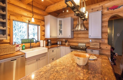 Apex Mountain House | Loor-U-Inn. Luxury Log Home/7 Beds & Hottub Apex Mountain