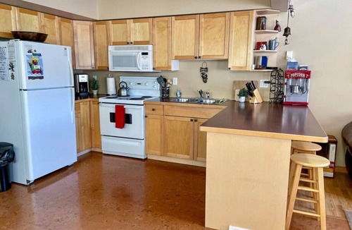 Apex Mountain House | Lots of Beds - In the Village - Hot Tub