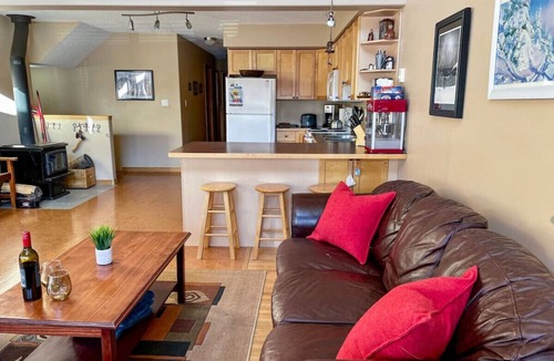 Apex Mountain House | Lots of Beds - In the Village - Hot Tub