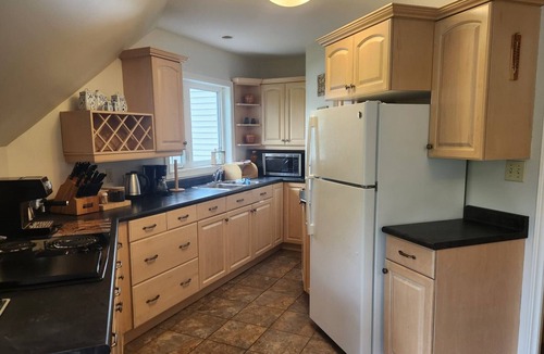 Conquerall Mills Apartment | Lovely 1 Bedroom Apartment on Fancy Lake