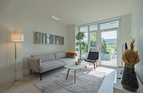 District of North Vancouver Apartment | Lovely 2 Bedroom Unit + Large Patio + EV Charging