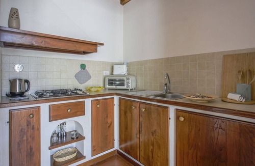 Sesto Fiorentino Villa | Lovely apartment in villa for 3 people with pool, WIFI, TV, terrace and pets allowed