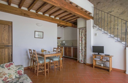 Sesto Fiorentino Villa | Lovely apartment in villa for 3 people with pool, WIFI, TV, terrace and pets allowed