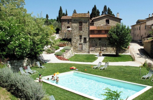 Sesto Fiorentino Villa | Lovely apartment in villa for 3 guests with WIFI, pool, TV, patio and pets allowed