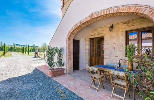 Guardistallo Apartment | Lovely apartment for 5 people with WIFI, pool, A/C, terrace and pets allowed
