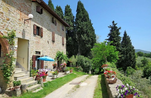 Castelfranco di Sopra Villa | Lovely apartment in villa for 5 guests with WIFI, pool, TV, patio, pets allowed and panoramic view