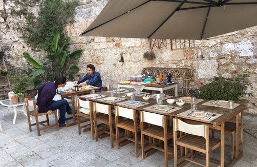 Albergheria Apartment | Lovely Apartment with Patio