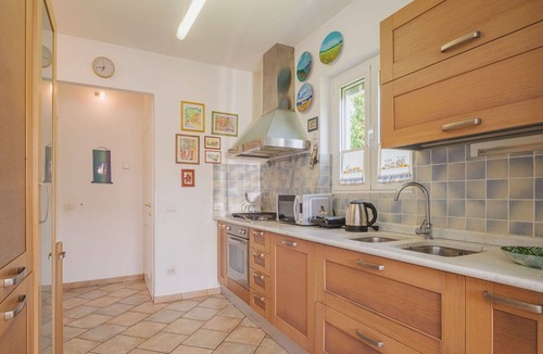 Cinquale Apartment | Lovely apartment for 4 guests with WIFI, A/C, TV and patio