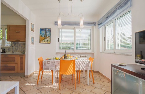 Cinquale Apartment | Lovely apartment for 4 guests with WIFI, A/C, TV and patio
