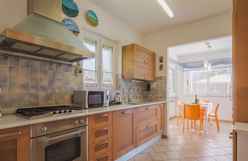 Cinquale Apartment | Lovely apartment for 4 guests with WIFI, A/C, TV and patio