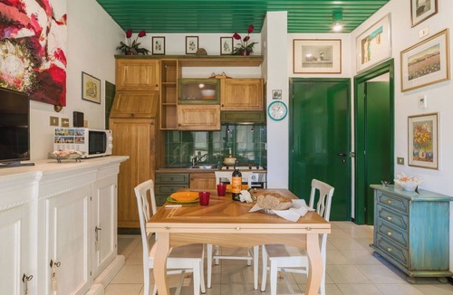 Cinquale Apartment | Lovely apartment for 4 people with WIFI, A/C, pool, TV and balcony