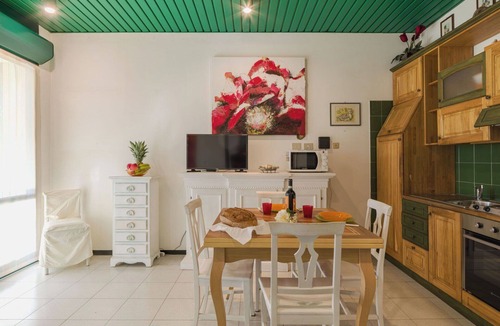 Cinquale Apartment | Lovely apartment for 4 people with WIFI, A/C, pool, TV and balcony