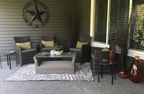 Regional District of Nanaimo House | Lower Level Entry Home with private Patio & back yard.