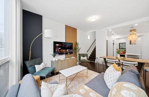 CityPlace House | Lux Harbourfront Home Sleeps 10 with Free Parking