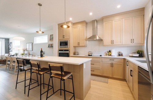 Keith House | Lux Retreat Pondside Bliss Central AC Garage Banff 1hr