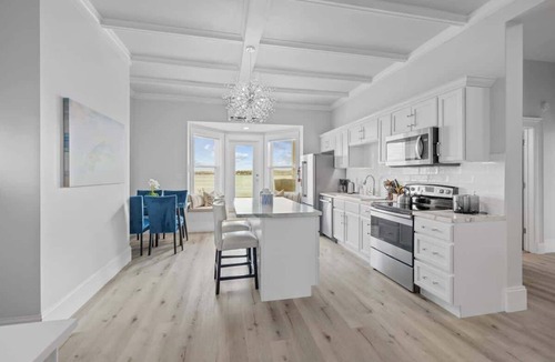 Queens Square Condo | LUX Waterfront 2 Bedroom Condo Downtown Ch'town