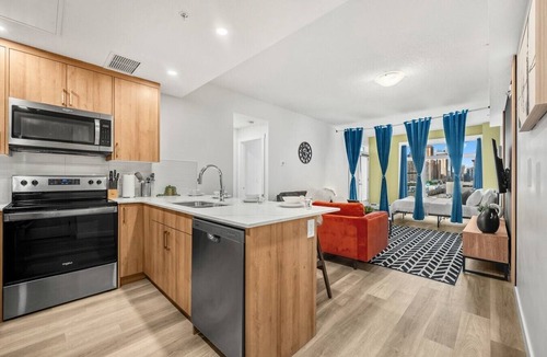Connaught Apartment | Luxe Downtown Getaway W/2 Free Parking!