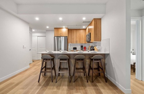 Connaught Apartment | Luxe Downtown Getaway W/2 Free Parking!