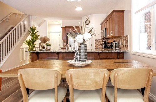 Northwest Edmonton House | Luxe Escape Duo - 8 Beds - Sleeps 22 - 4 Car Garage