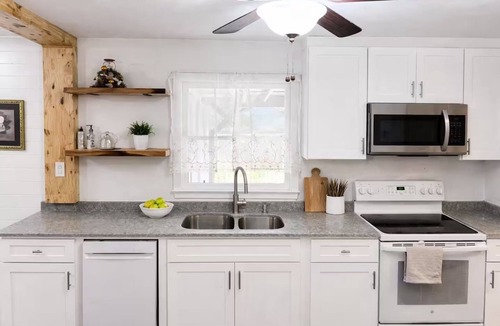 Newport News House | LuxeStay Modern Pool Retreat Central & Safe