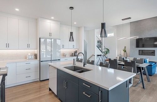 McKinley House | Luxurious 4-Bedroom Retreat with Views in McKinley Beach