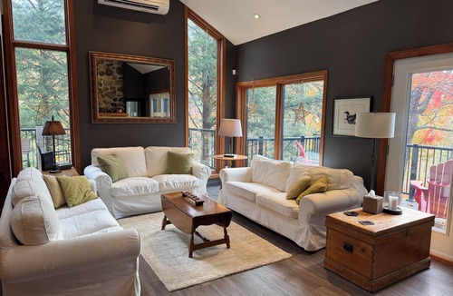 Domaine Nansen Ski Chalet | Luxurious 5BR ski-in/ski-out on the mountain with hot tub