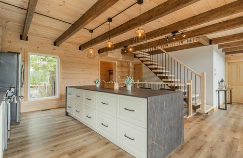 Entrelacs Ski Chalet | Luxurious 5BR wood chalet, spa, fireplace, AC, high-speed Internet, kid-friendly