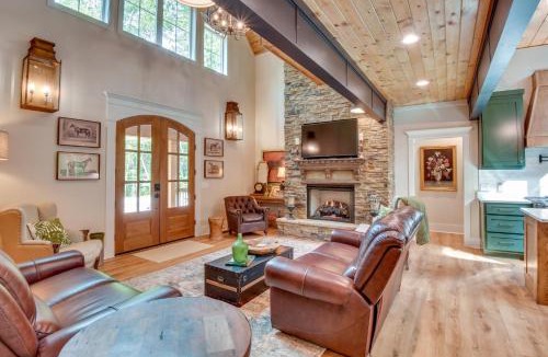 Clarkesville House | Luxurious Clarkesville Cabin w/Decks & Fire Pit