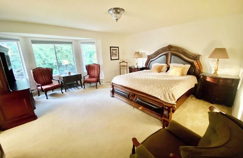 Crescent Beach Bed & Breakfast | Luxurious, Cozy Villa in Great Vancouver close to White Rock/US border