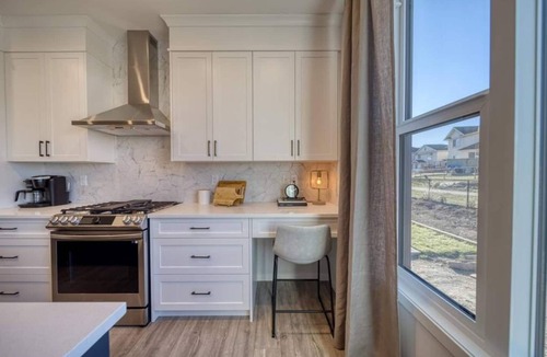 Calgary House | Luxurious Home; 6 Bdrm 3 Living Spaces & AC