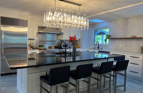 Brossard House | Luxurious home with indoor pool and spa