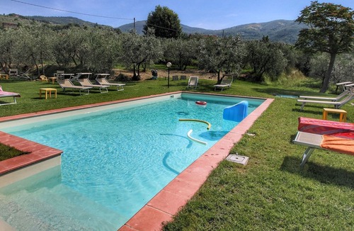Castelfranco di Sopra Apartment | Luxurious Holiday Home in Castelfranco di Sopra with Pool