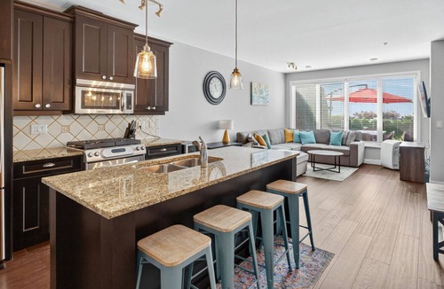 Westbank Condo | Luxurious Lakeside Oasis with Resort Amenities