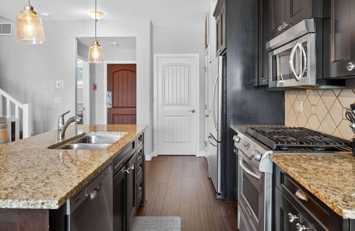 Westbank Condo | Luxurious Lakeside Oasis with Resort Amenities