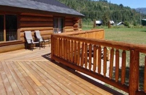 Sicamous House | Luxurious Log Cabin with 20 Acres to Play in, on the Eagle River.