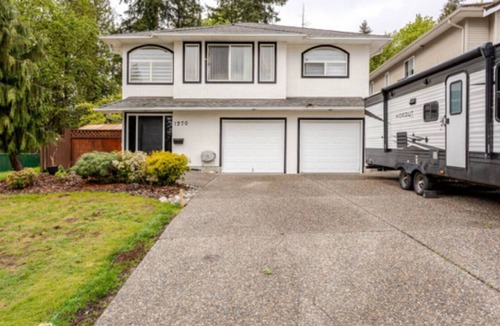Burke Mountain House | Luxurious & Modern 2 Bedroom private Suite in Coquitlam 1 Family