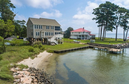 Deltaville House | Luxurious Waterfront Paradise with gorgeous water views& private deck 4bd/3bath