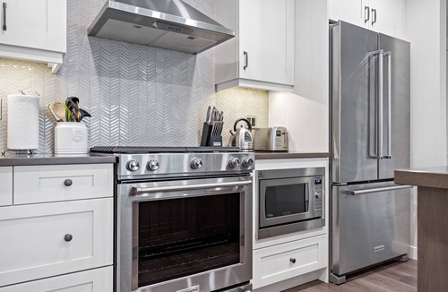 Canmore Condo | Luxury 1 Bedroom + Den Spring Creek Condo