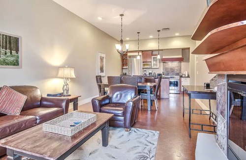 Canmore Hotel | Luxury 1100sqf penthouse W/M view,Hot Tub,Pool