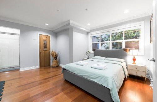 Shaughnessy House | Luxury 1200 squft 2BR Shaughnessy Suite Near YVR & DT