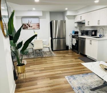 Innisfil Apartment | Luxury 2-Bed Suit with Free Parking, Gazebo & Fire Pit
