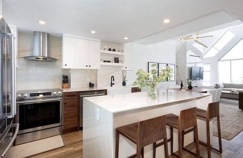 Blackcomb Apartment | LUXURY- 2BA/BA True Ski-in/Ski-out, HotTub&Pool