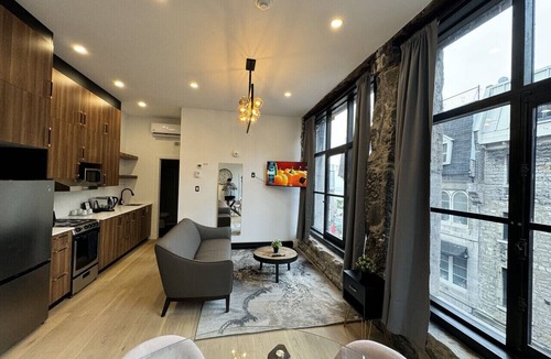 Old Montreal Apartment | Luxury 2BD Loft-Old Montreal-2B