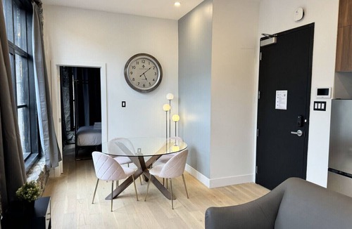 Old Montreal Apartment | Luxury 2BD Loft-Old Montreal-2B