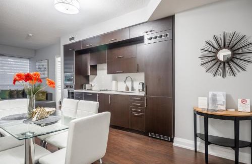 Willowdale Apartment | Luxury 2BR 2BA Sheppard Metro Free parking in Downtown Toronto