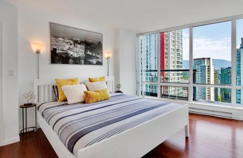Coal Harbour Apartment | Luxury 2BR Designer Apartment In The Heart Of Downtown!