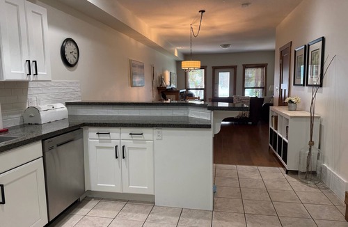 Osoyoos House | Luxury 3 bed 3 Bath Lake Front Townhouse in Canada’s Warmest City!
